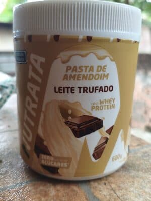 Pasta de amendoim leite trufado